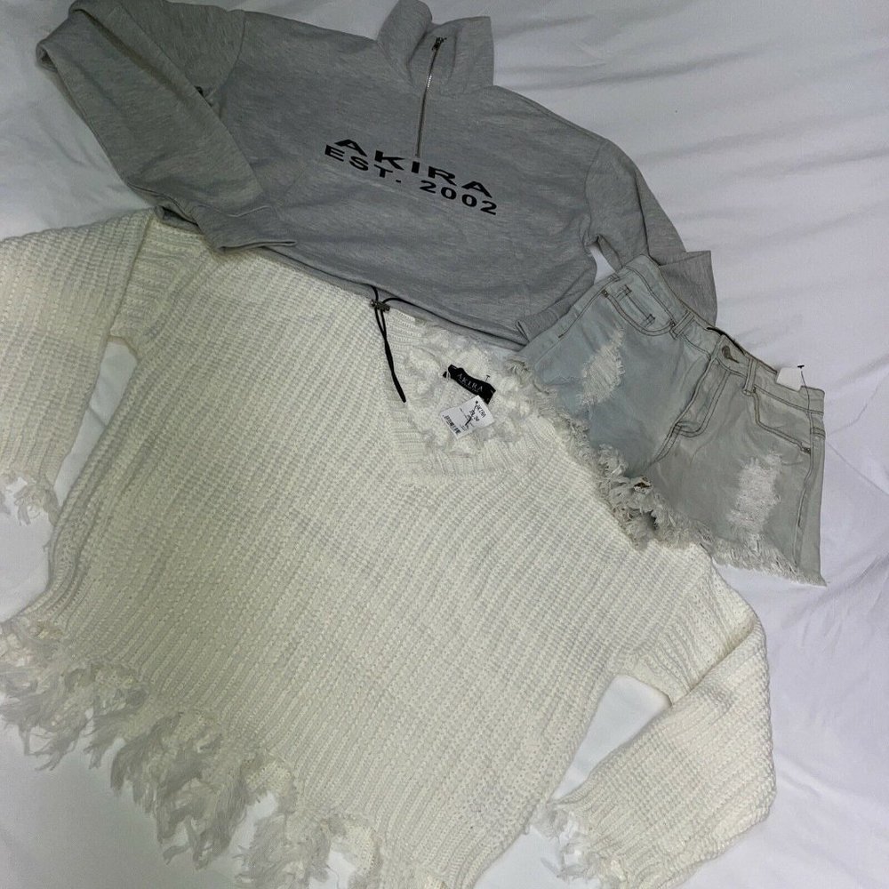 Akira Lot of 3 NWT Crop sweatshirt LOGO & Frayed Sweater High Waist Short SMALL
